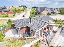 6 person holiday home in Henne，位于亨讷斯特兰德的酒店