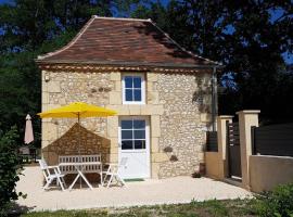 Maison périgourdine avec jacuzzi, jardin privé et vélos - Idéal 2 personnes, près de Sarlat - FR-1-616-209，位于勒比格的酒店
