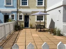 Solent Haven, Lymington with sea views and parking