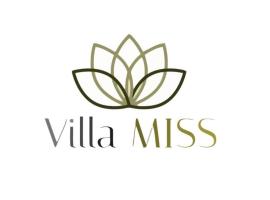 Villa Miss，位于Bogatić的带停车场的酒店