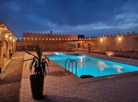 Ksar Montana Hôtel, Chambres piscine，位于Taforhalt的住宿加早餐旅馆