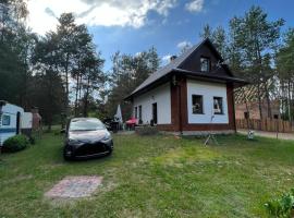 Kaszuby- Domek całoroczny nad Jeziorem Gowidlińskim，位于苏尔茨兹诺的酒店