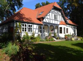 Ferienwohnung im Landhaus Labes (Stechlinsee)，位于新格洛布索的乡间豪华旅馆