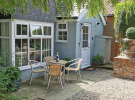 The Saddlery Holiday Cottage - Near Wolds And Coast，位于North Thoresby的酒店
