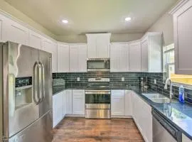 7 Mi to Ocean Family-Friendly Texas City Home!