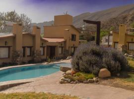 艾尔里博索戴尔迪阿布罗酒店，位于蒂尔卡拉的带泳池的酒店