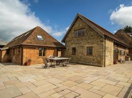 Parkfields Barns Self Catering Accommodation，位于白金汉的酒店