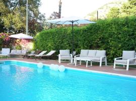 洛桑别墅，位于蒙德罗的带泳池的酒店
