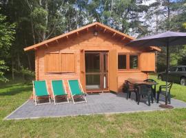 Domek mazurski ze świerka syberyjskiego z klimatyzacją，位于Zdory的酒店