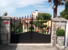 Casa con jardín en primera línea de playa