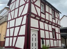 Charmantes denkmalgeschütztes Tiny House am Rhein，位于伦斯的木屋