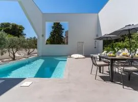 Luxury 5-bedroom Villa Altabianca with a Heated Pool, Finnish sauna, an outdoor Cinema, 50m from the beach