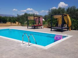 Eco Glamping with Pool between Nafplio and Argos，位于阿尔戈斯的度假短租房