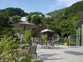 nira hotel