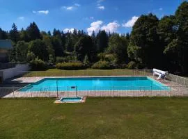 Studio Le Lacuzon avec piscine et tennis extérieurs