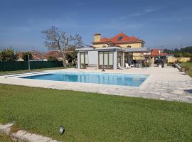 Casa Afonso - Passadiços do Paço，位于阿威罗的带泳池的酒店