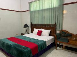 RedDoorz Syariah @ Karang Pilang，位于Karangpilang的酒店