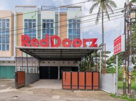 RedDoorz near Palembang Trade Center 4，位于Sukarami的酒店