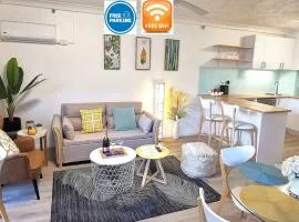 Beachside Modern Apartment in the Heart of Surfers Paradise -free parking
