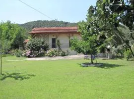 House in Vourvourou with big garden for 5 Persons.