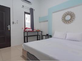 RedDoorz @ Summarend Hotel Nias Selatan，位于Telukdalam的酒店