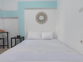 RedDoorz @ Ryan Hotel Nias Selatan，位于Telukdalam的酒店