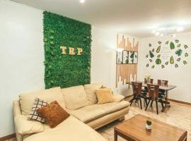 RUSTIC THEMED - 2BR TownHouse - near Clark Airport - TRP4，位于Mining的公寓