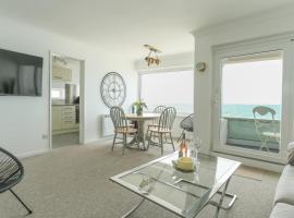 Tides - Beach front apartment in Bracklesham Bay，位于奇切斯特的公寓