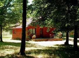 Chalet en for&ecirc;t, brame du cerf，位于Valpuiseaux的住宿