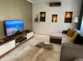 SIMPLY LOVELY Modern Apartment with BALCONY!，位于德布勒森的酒店