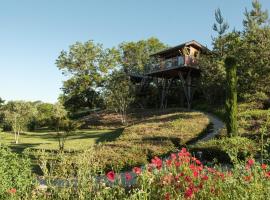 Le Domaine des Prés Verts Suites & Chambres avec Jacuzzi Privatif，位于Jouey的酒店