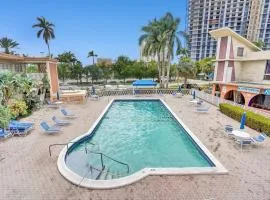 Hallandale Gulfstream Pool Walk to the Beach