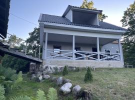 Strautmali White House in Mazirbe，位于Mazirbe的酒店