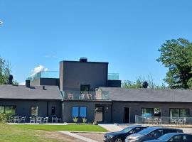 Solstickan Hotell & Vandrarhem，位于梅尔比斯特兰德的酒店