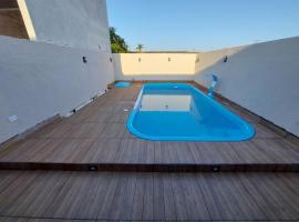Balneário Céu Azul, com piscina a 350m da praia，位于Matinhos的度假屋
