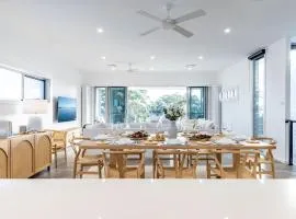 Sunset Jewel - 7a Cromarty Road, Soldiers Point - Ocean Views, Breathtaking Sunsets, Linen, AIR CON & Wi-Fi