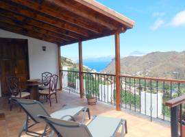 Casa La Sabina Roja 1 - Casa con impresionantes vistas sobre Hermigua y el mar，位于埃尔米瓜的度假屋