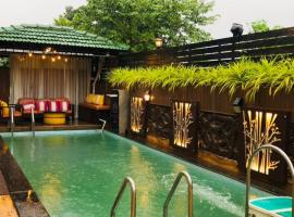 Slice Of Heaven.3-Bedroom Villa with Pool & Gazebo，位于罗纳瓦拉的带按摩浴缸的酒店
