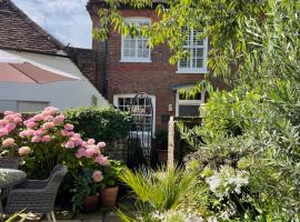 The Courtyard，位于奇切斯特Chichester Cathedral附近的酒店