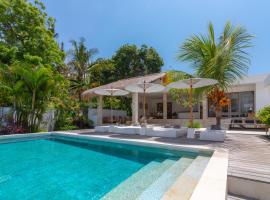 Villa Rasa Senang, with private cook and pool，位于卡朗阿森的别墅