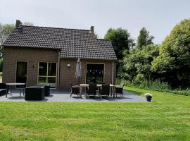 Recreatiewoning Maas en Waal 72，位于Ewijk的酒店