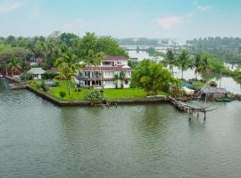 Waters Edge Kochi - a VKation Experience，位于科钦的酒店