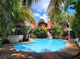 Hotel y Restaurante La Cabaña el Viajero，位于Castillo de San Felipe拉斯康查斯自然公园附近的酒店