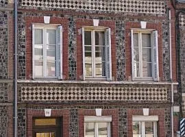 Tout un 2eme étage à 300 mètres de la mer, chez l'habitant !