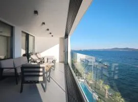 LL luxury penthouse on sea