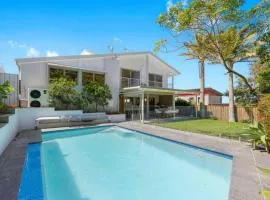 Laze @ Lighthouse - family home with heated pool