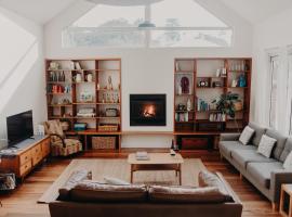 The Allotment Albany - Centrally Located Cottage in Old Albany，位于奥尔巴尼的酒店