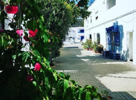 Vivienda a pie de calle en Agua Amarga a 250 metros de la playa，位于阿瓜阿马加的酒店