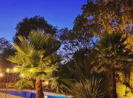 Logis Hôtels La Bastide des Golfs，位于穆昂萨尔图的酒店
