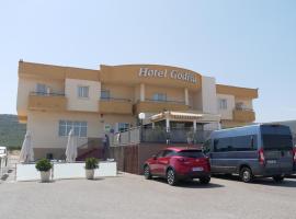 Hotel godisa，位于Argamasilla de Calatrava雷阿尔城中央机场 - CQM附近的酒店